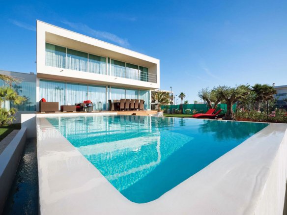 Contemporary apartment