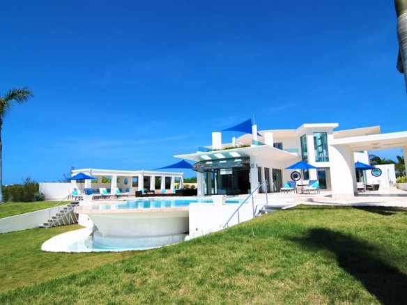 Amazing villa bay front