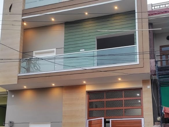 Park facing house for sale in mayur vihar