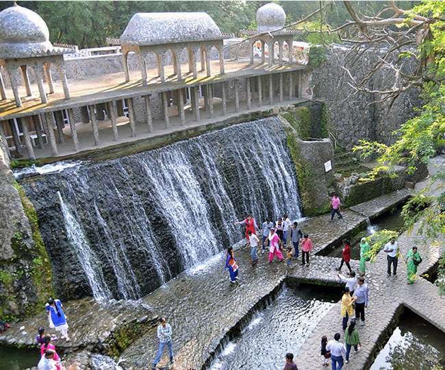 rock garden history in hindi, places to visit in chandigarh, nek chand rock garden