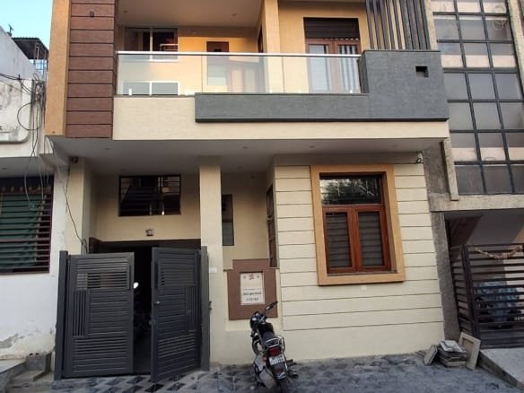 Rooms available for girls